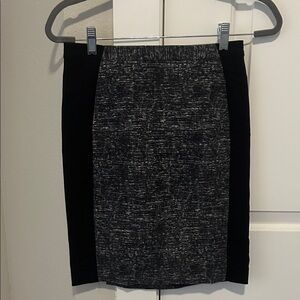 H&M Black and Gray Pencil Skirt